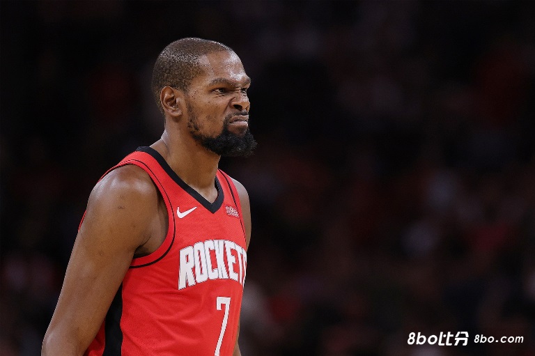 杜兰特:打控卫限制了弗拉格发挥 现在他更全面了&我喜欢他的比赛