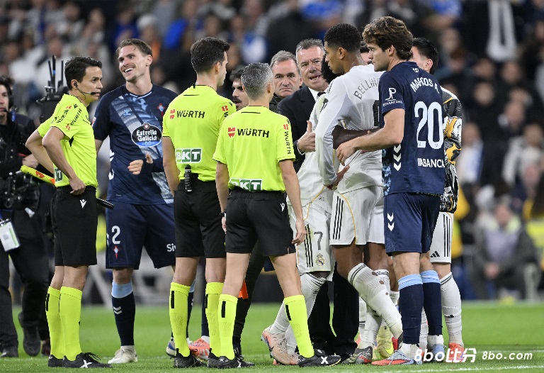 龙赛罗:皇马的球员仿佛生活在另一个世界,根本没有任何明确目标