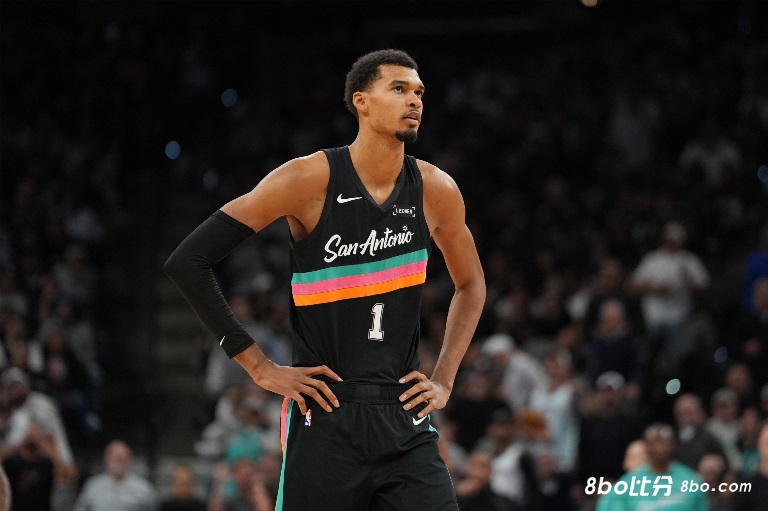 NBA杯1/4决赛打湖人!队记:马刺正在权衡是否让文班在本场复出