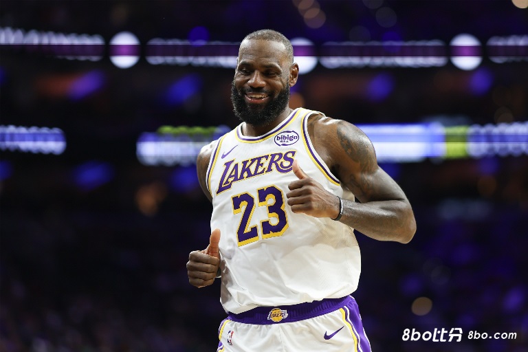 马刺队记：这是我首次目睹詹姆斯的海报扣篮 没想到他还能这样飞