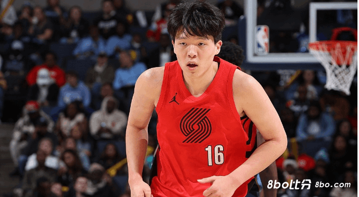 开拓者媒体人：杨瀚森不出3年会被踢出联盟 竟然还有人吹捧他？