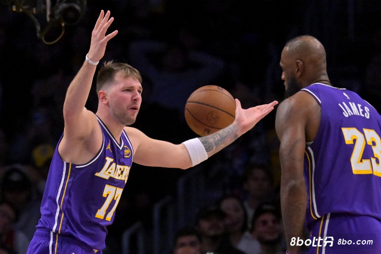 最后詹姆斯丢技犯罚球！雷迪克：还以为东契奇会罚 应该卢卡罚的